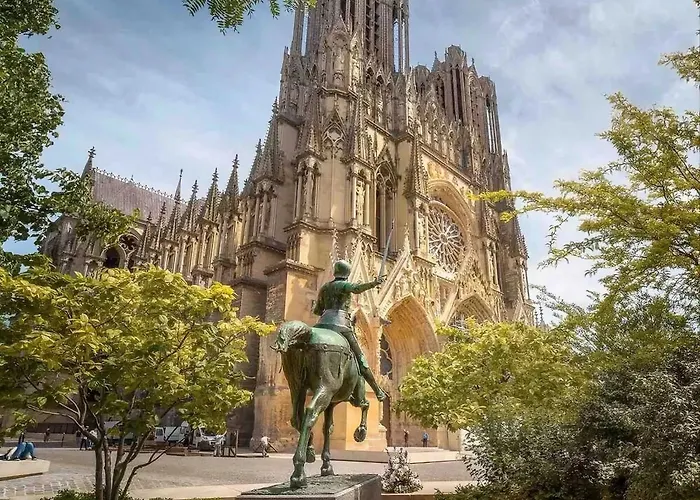 Cosy Proche Cathedrale Apartment *